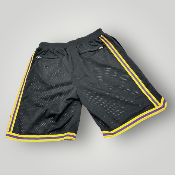 Kobe Bryant Lakers MAMBA Black/Yellow Shorts - Picture 3 of 15